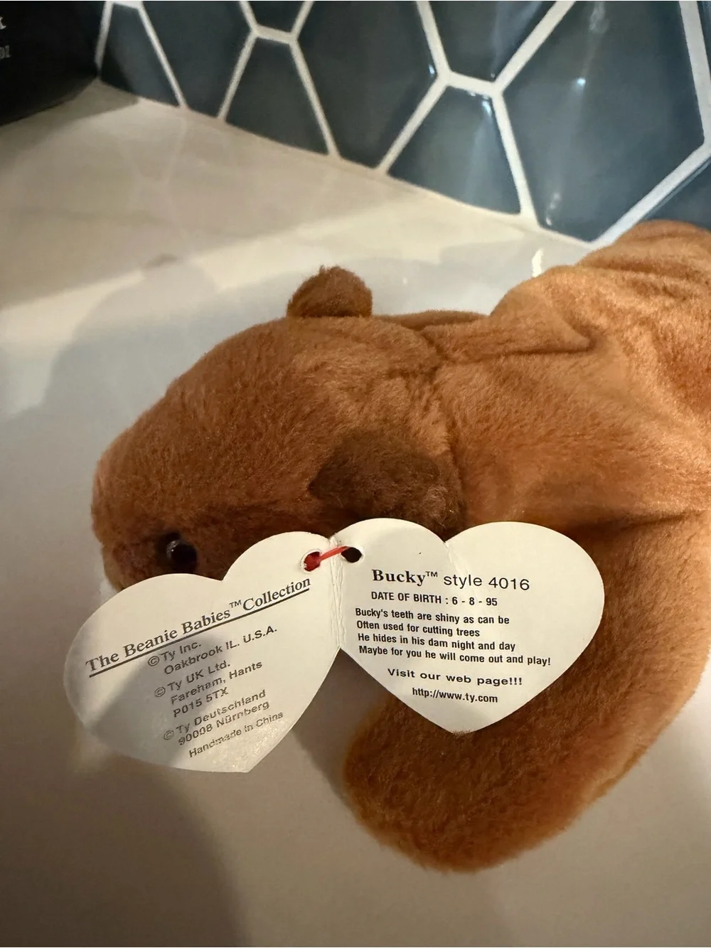 Vintage Ty Beanie Baby - Bucky the Beaver (Style 4016) - Retired 1995
